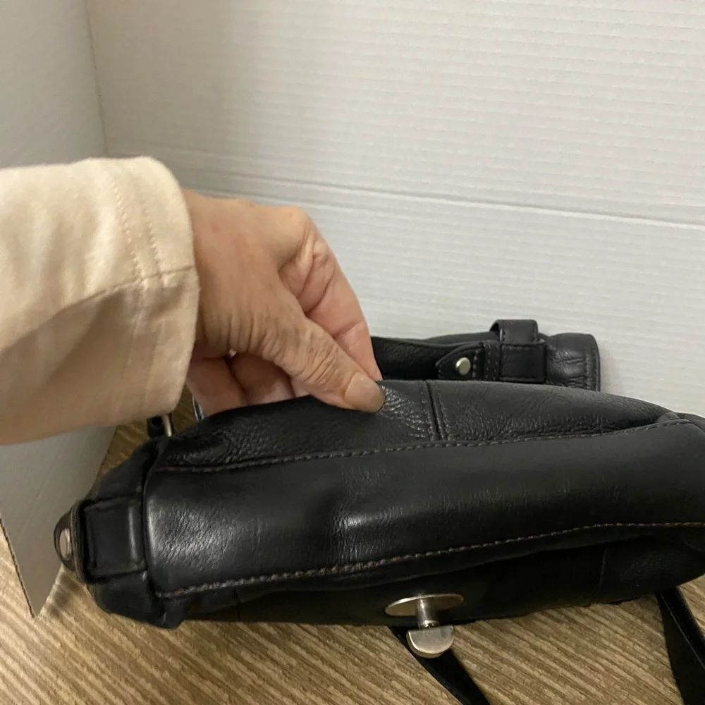 Fossil Maddox Black Leather Messenger Bag with Silver Hardware